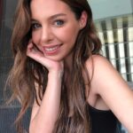 Hazal Adıyaman Instagram – Tam olarak burda, bu balkonda, bu noktada, sesimin çok iyi geldiği bir gündü ✍🏻