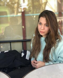 Hazal Adıyaman Instagram - Son fotoğrafa gelene kadar birtakım şeyler yaşandı, cağnım @caglaozavci cekti, @nazlipinarkaya ‘cım son fotoğraf sana 🙃🤍