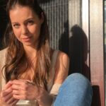 Hazal Adıyaman Instagram - Kuşlar cıvıldıyor, ara ara bulutların arasından güneş kendini gösteriyor, biz de ne yapalım bundan faydalanıyorduk 🤗