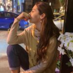 Hazal Adıyaman Instagram - @zeynepadiyaman cım da burda aslında, fotoğrafı çekiyor.