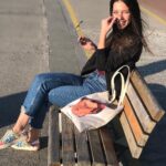 Hazal Adıyaman Instagram - Mart ayı yine güneşi gösterirken sağlam üşütüyordu☀️ #bugüneşyalancıgüneş