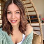 Hazal Adıyaman Instagram - Benim havaların geliyor olması şerefine bu postu buraya bırakıp kendimi sokağa atıyorum ☀️