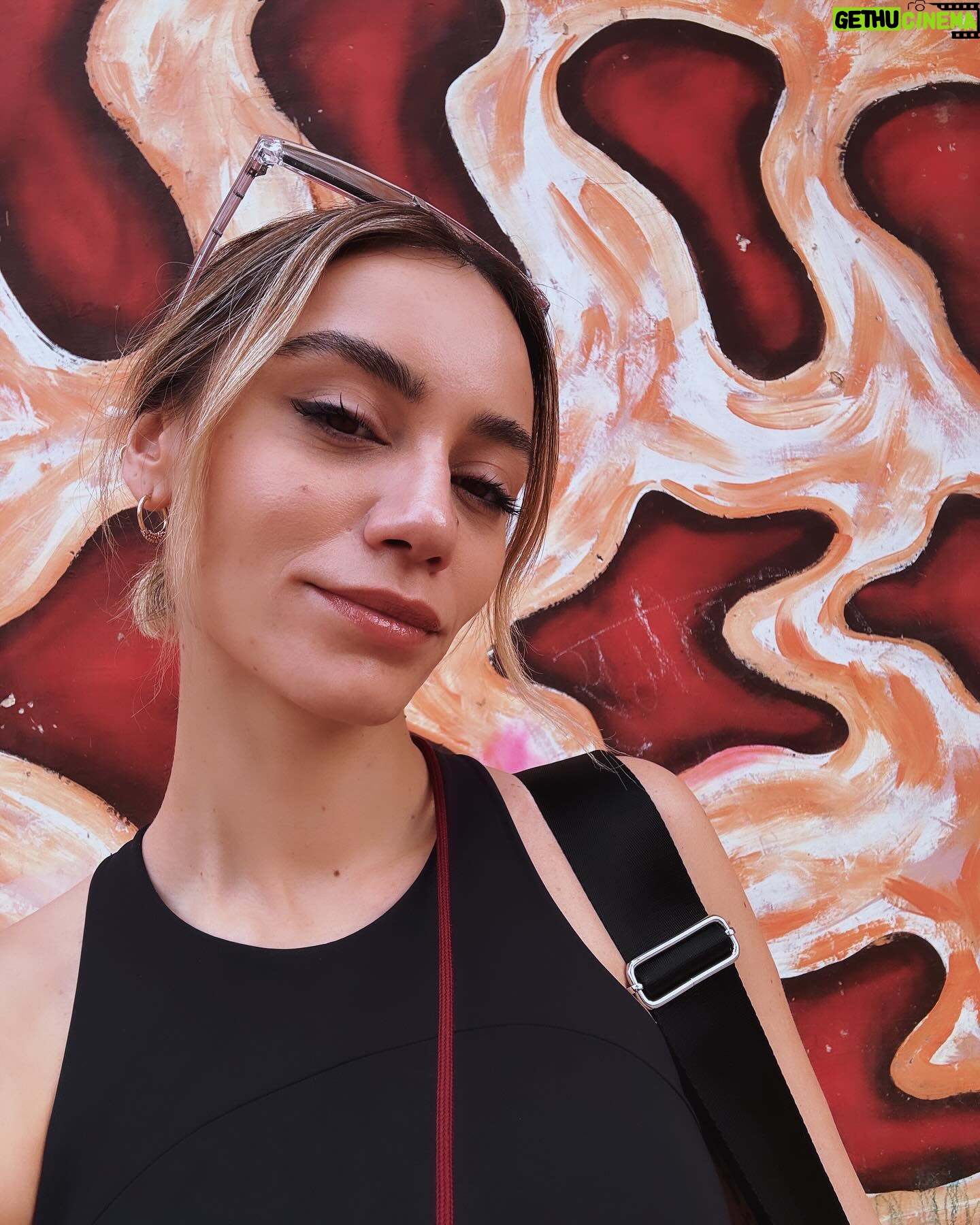 Hazal Benli - 1.7K Likes -