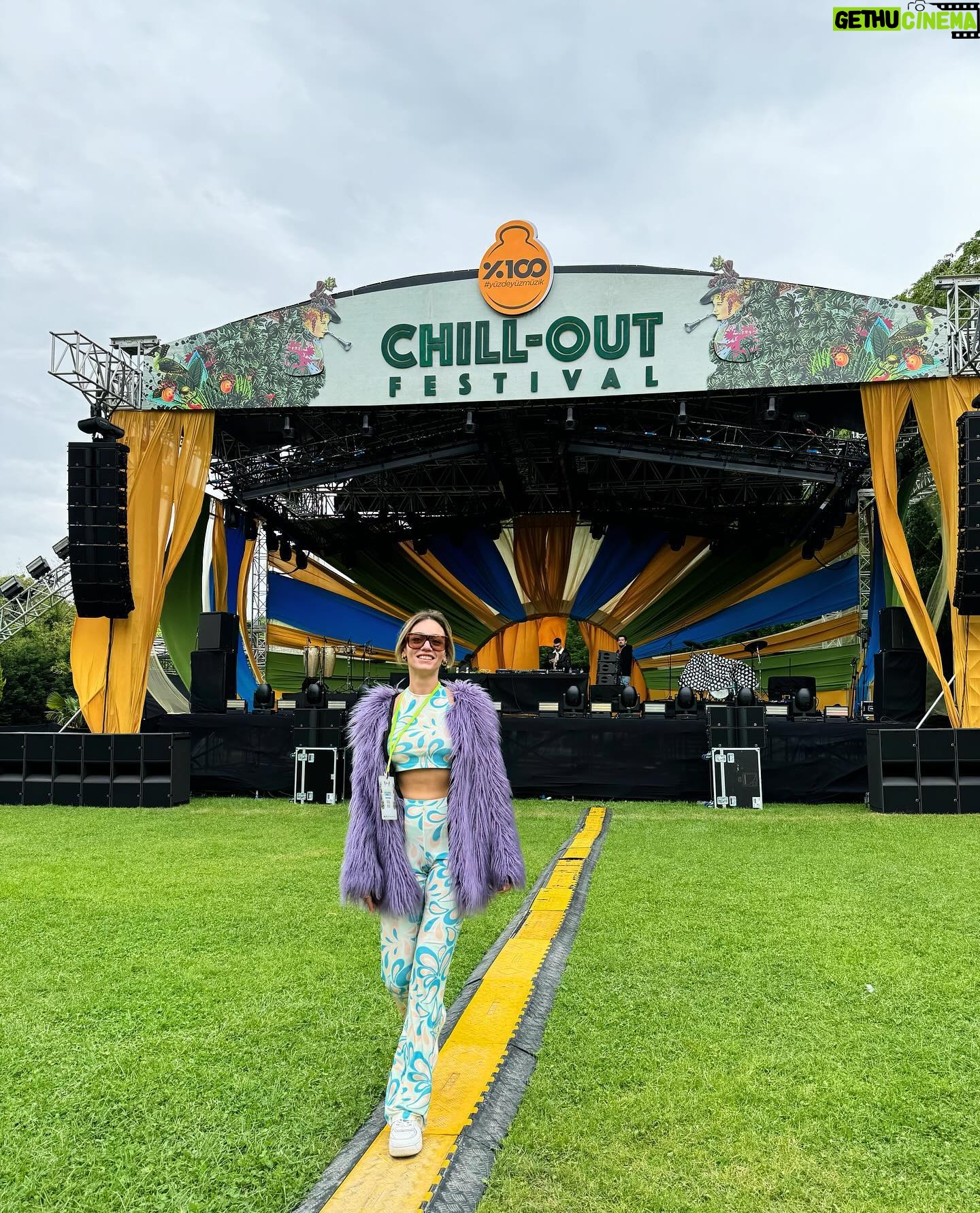 Hazal Benli Instagram - Festival sezonu başlasin🦄 @chilloutfestival #yüzdeyüzmüzik