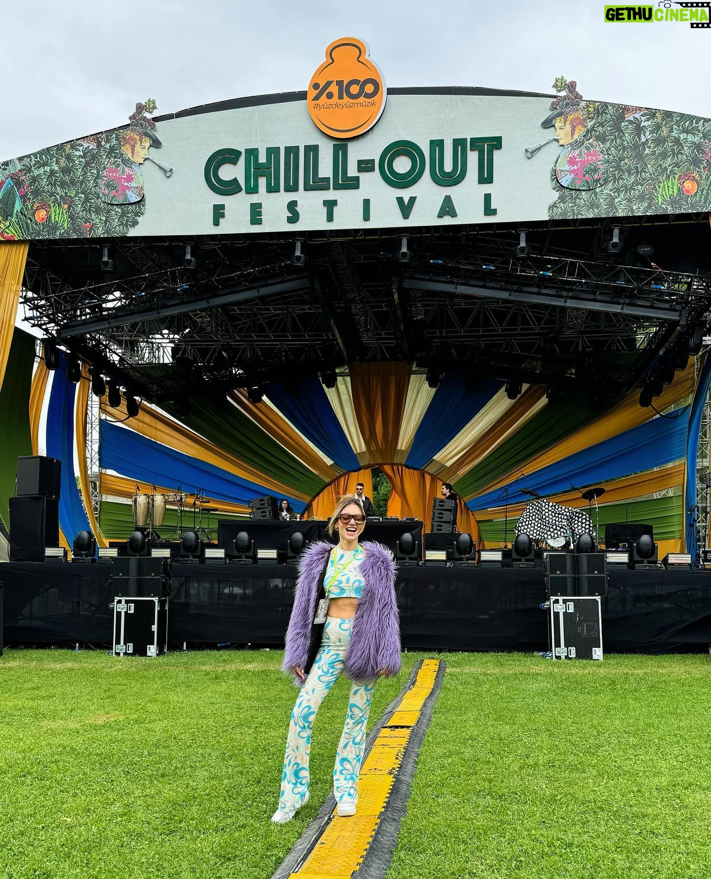 Hazal Benli Instagram - Festival sezonu başlasin🦄 @chilloutfestival #yüzdeyüzmüzik