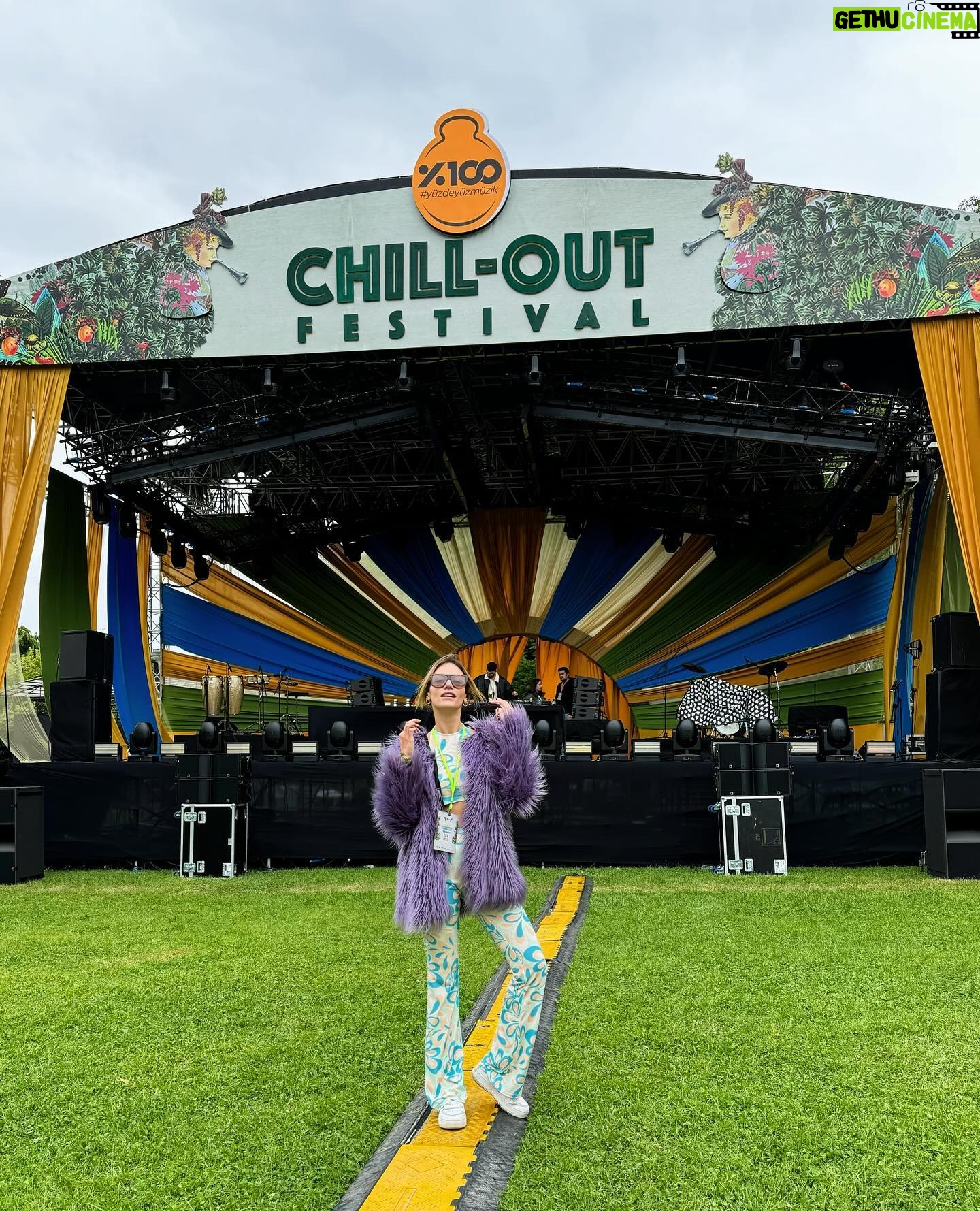 Hazal Benli Instagram - Festival sezonu başlasin🦄 @chilloutfestival #yüzdeyüzmüzik