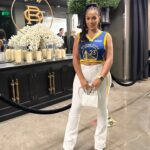 Hazel Renee Instagram – BESOS😘AHHHH Fire #Game7 @money23green Get Down To That Black Jogger…It’s WAR! OTTN #Warriors 💙💛