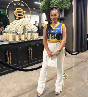 Hazel Renee Instagram - BESOS😘AHHHH Fire #Game7 @money23green Get Down To That Black Jogger…It’s WAR! OTTN #Warriors 💙💛