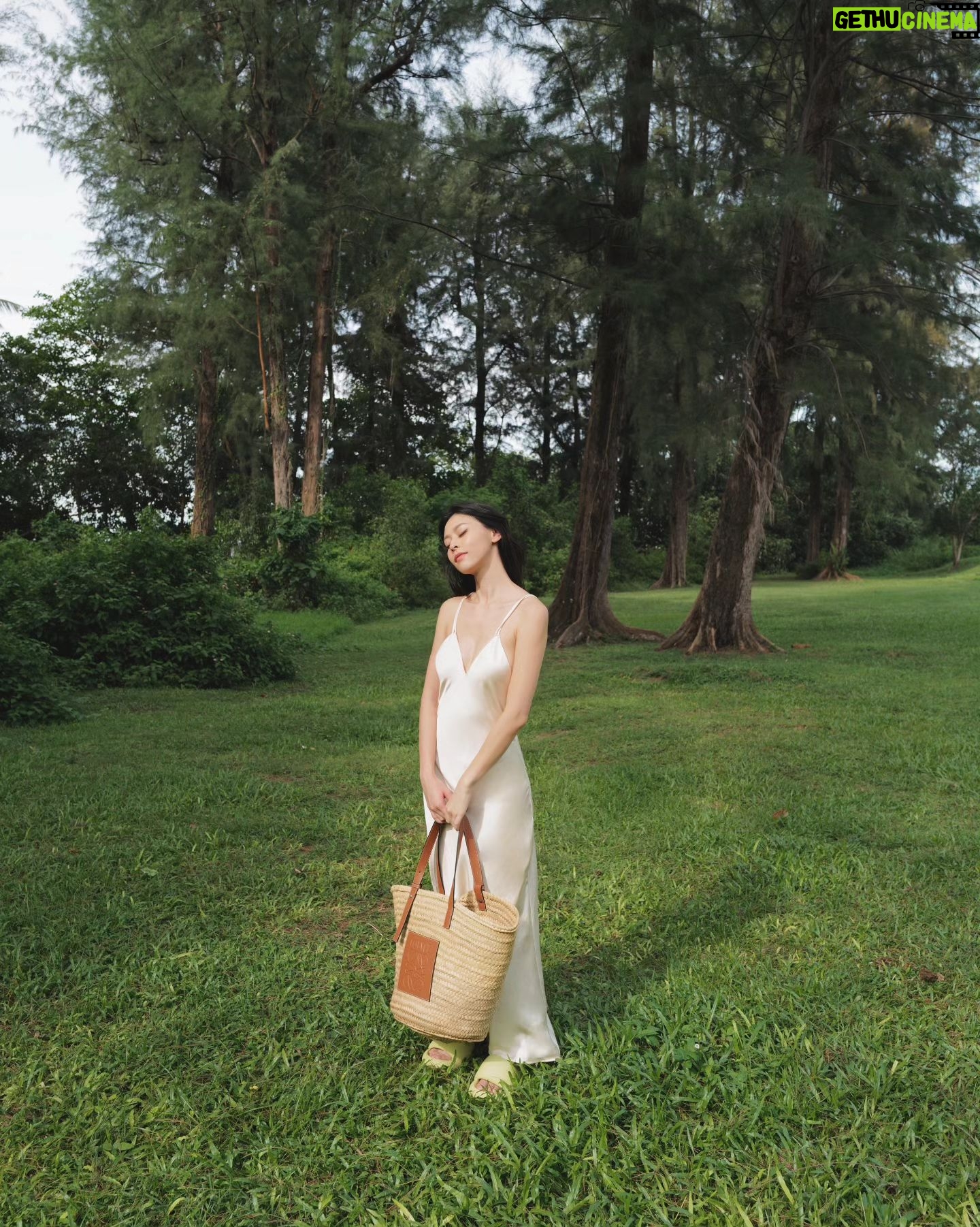 He Ying Ying - 4.7K Likes - In tune with my inner rhythm 🌿 What is June gonna look like for you? For me, it's gonna be filled with fulfilling days on set, and with friends 😻
Welcoming the 2nd half of 2023 with open arms! 🫂