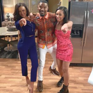Heather Hemmens Instagram - YOU!!! Wanna laugh? Betta turn on #Netflix RIGHT NOW because #DadStopEmbarrassingMe has premiered!! 🎈🥳