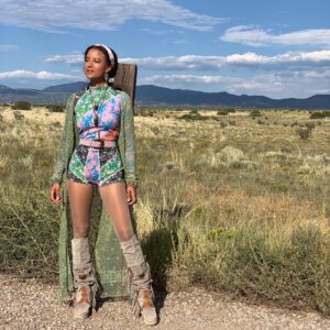 Heather Hemmens Instagram - Who is ready for Season 3 🌸  @cwroswellnm #RoswellNM #TBT