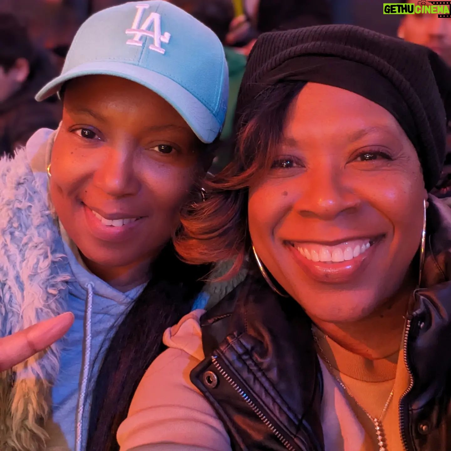 Heather B. Instagram - Yall see what happens when I hang out w cuzin/Kim??? She tells me she has tix to a Knicks game, meanwhile she's rooting and screaming for the Celtics. Lol Then we pull up to @brooklynchophouse and hang out with the coolest ever @samjaycomic and her cuzin Jay! The rest is history! 🤣🤣🤣🤣🤣🤣 All is know is @samjaycomic her cuzzo Jay and @peoplemakingprogress are GOOD GOOD PEOPLE! #FAMILY! #THEHAPPYHOURWITHHEATHERB #THANKYOUGOD
