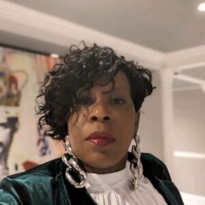 Heather B. Instagram - Headed to a Holla~Day Party🌲Feeling Festively ☃️& Velvety 🤍🩶💚and hoping I make it in time for the mini fried crab cakes. 😂

#TheHappyHourwithHeatherB 
#happyholladays 
#Imthinkingbouttheappetizers
#THANKYOUGOD
