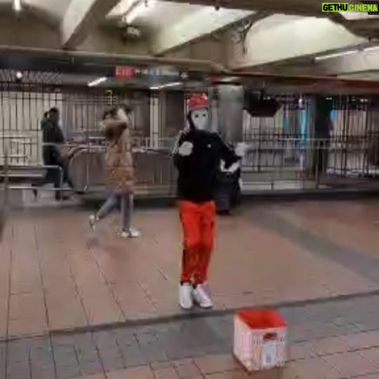 Heather B. Instagram - Sometimes I take NEW YORK CITY for granted. Was headed to work and this just made me stop and watch. I don't know what it was about the movement and the music, but it caused me pure JOY and GRATITUDE. BE. IN. YOUR. PURPOSE. EVERY. DAY! You never know who you may bring joy to. AMEN. #THEHAPPYHOURWITHHEATHERB #THANKYOUGOD