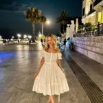 Heather Graham Instagram - Hot tomato girl summer 🍅🇬🇷❤️🍝