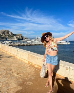 Heather Graham Instagram - Hot tomato girl summer 🍅🇬🇷❤️🍝