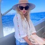 Heather Graham Instagram – When your bestie trip starts turning into a honeymoon 😆🇬🇷❤️🍦
@feministabulous