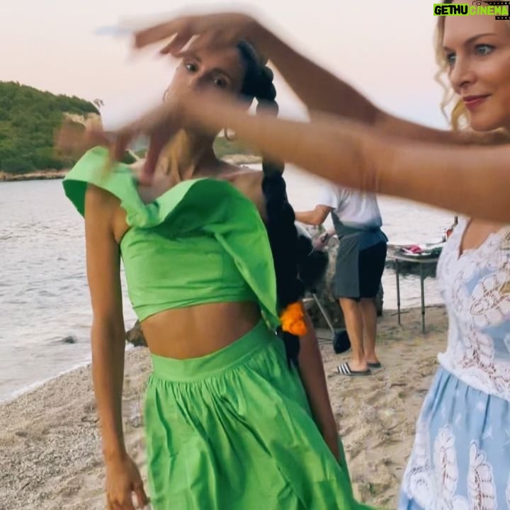 Heather Graham Instagram - When your bestie trip starts turning into a honeymoon 😆🇬🇷❤️🍦 @feministabulous