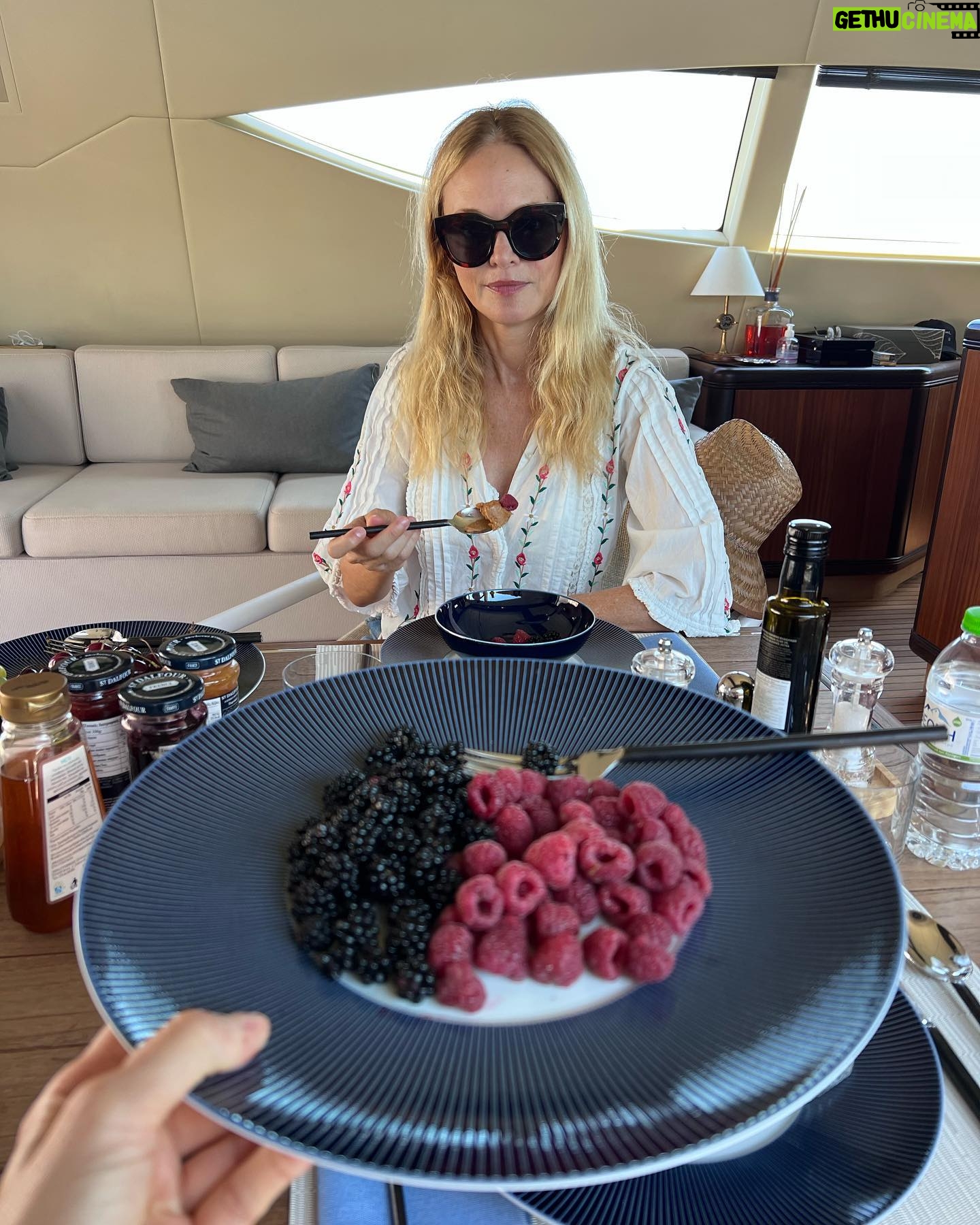 Heather Graham Instagram - When your bestie trip starts turning into a honeymoon 😆🇬🇷❤️🍦 @feministabulous