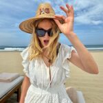 Heather Graham Instagram – Celebrating spring south of the border!🌸💃🏼🇲🇽🩷💋