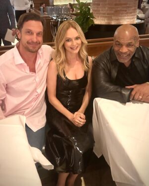 Heather Graham Instagram - Had so much fun celebrating #ANewEraofSeminoleGaming at the launch of craps, roulette, and sports betting in Florida. Also got to see @brunomars which was amazing! 💃 Thanks @officialhardrock & @hardrockholly 🎲🎰🎉