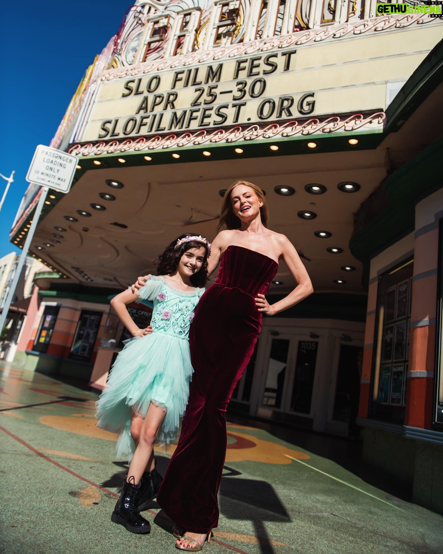 Heather Graham Instagram - Thank you @slofilmfest for giving me the King Vidor award for career achievement in film and screening my new movie Chosen Family! And thanks @christophergardner for your thoughtful questions, you are such an amazing journalist! ❤️🎥💫😘💕🥰🎉🙏