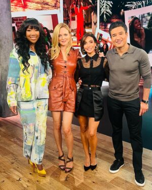 Heather Graham Instagram - Getting glammed up to do @accesshollywood with @brandy and celebrate that #BestChristmasEver is #1 on @netflix! 💃🎄❤️🌟💫✨