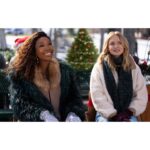 Heather Graham Instagram - #BestChristmasEver is now streaming on @netflix 🎄🌟🎁❤️✨