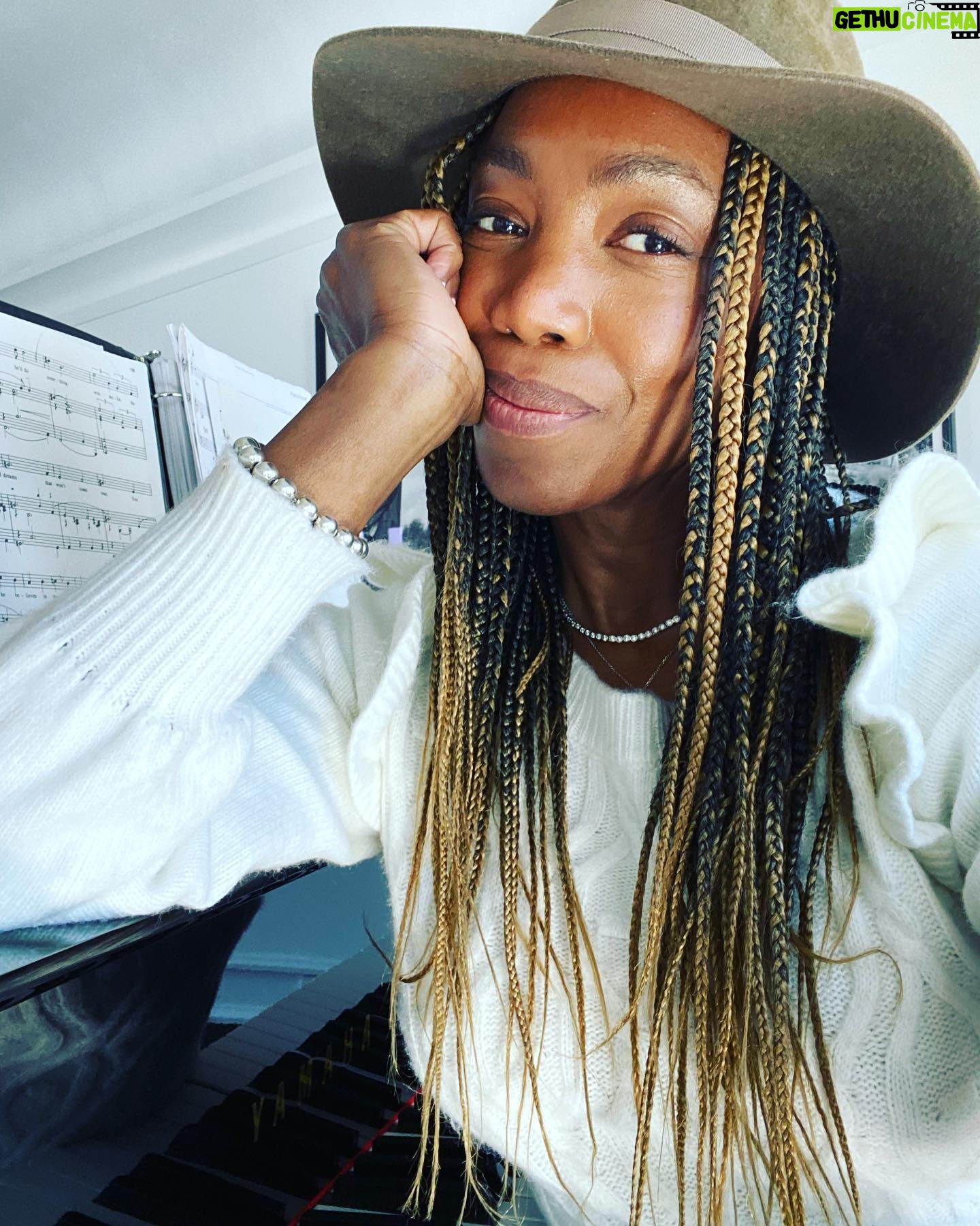 Heather Headley Instagram - #happysunday!