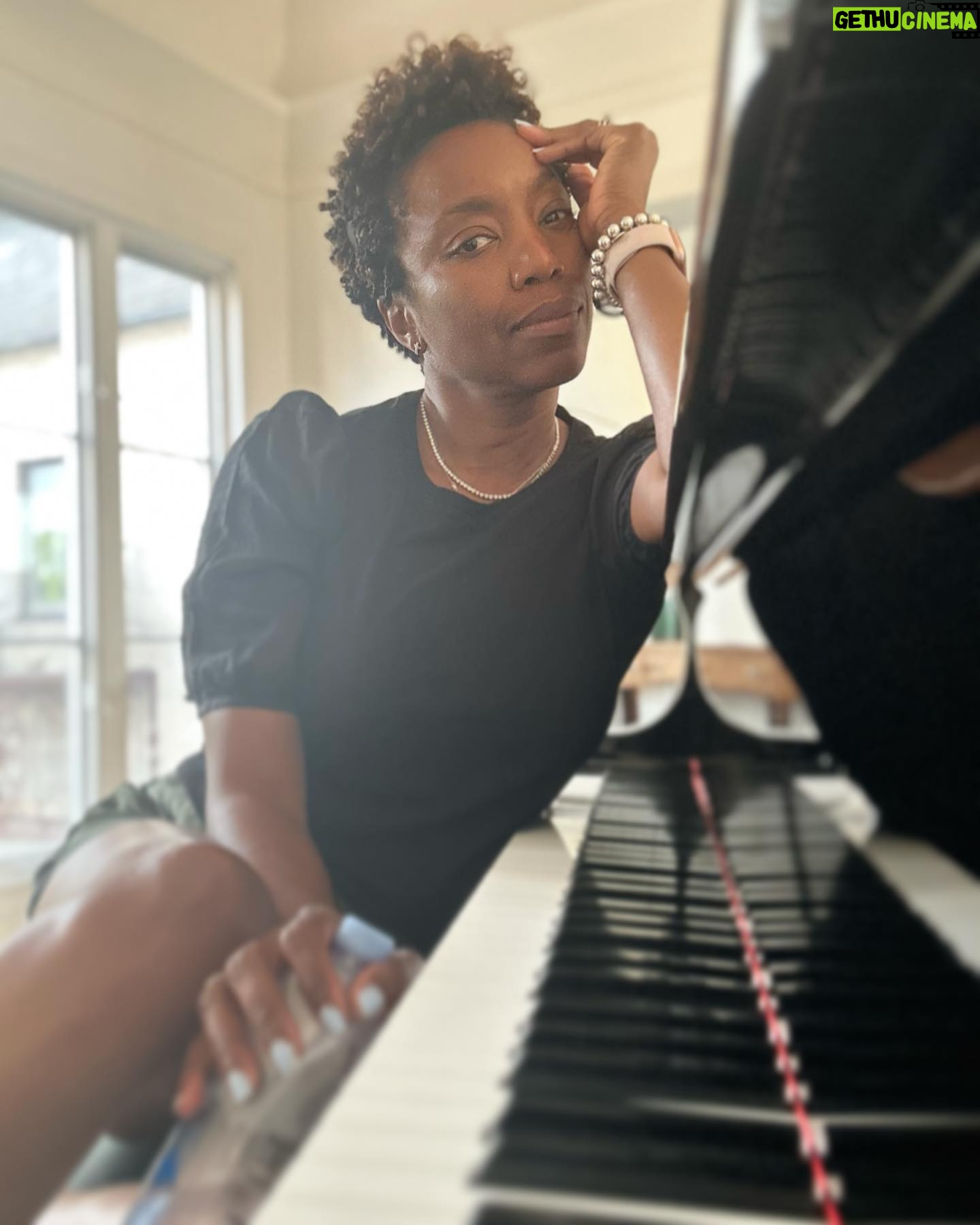 Heather Headley Instagram - My voice is a giving a little attitude, so I’m in athletic mode…two-a-days (at least). So, here’s the second warm up of the day, because next #Sunday… It’s #Chicago. It’s #Ravinia It’s the @chicagosymphony With @marinalsop.conductor And a surprise guest I invited, who I can’t wait to share the stage with, and who told me to #strapin because we are getting ready to #SING!! So, I’m #warmingup! #happysunday