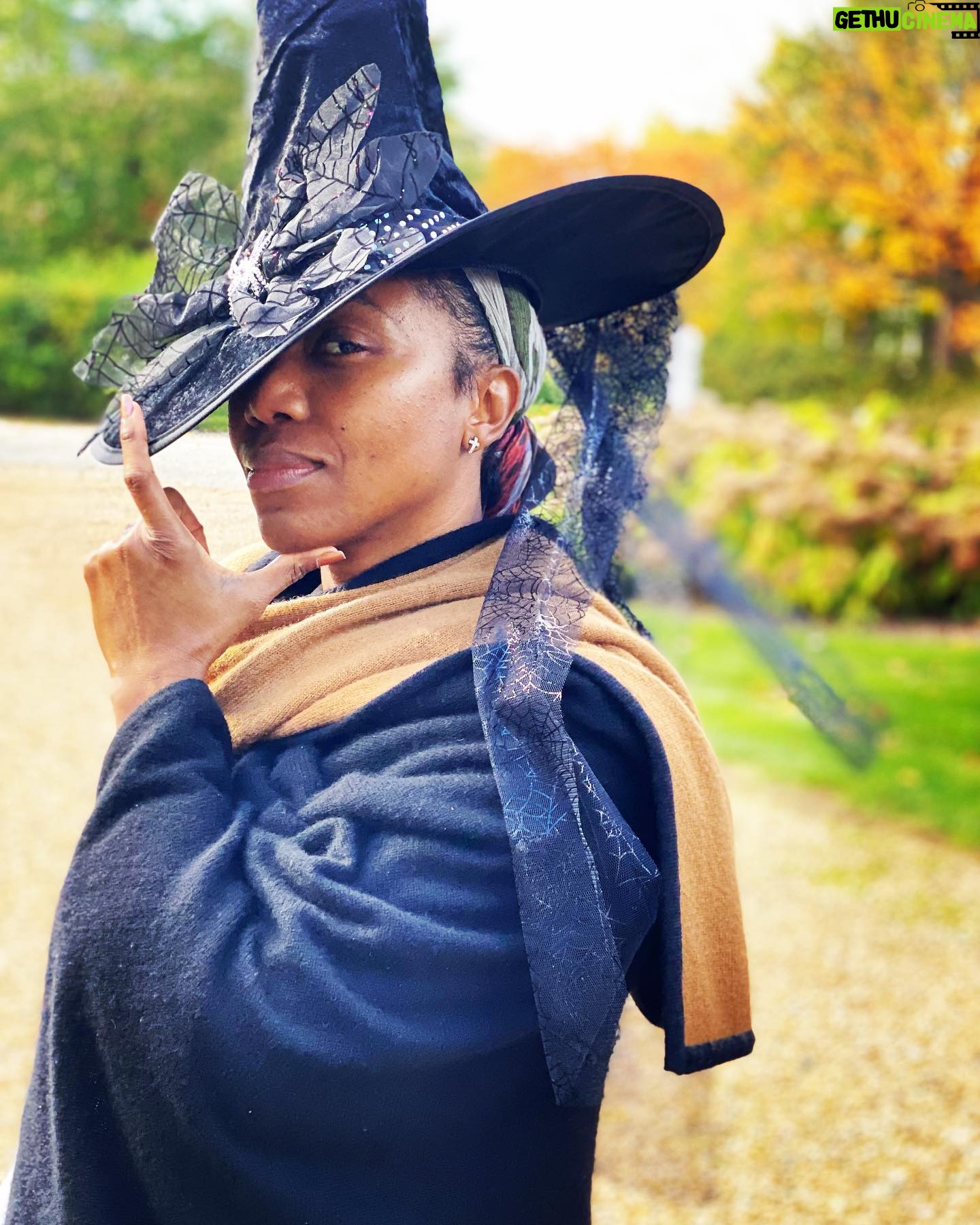 Heather Headley Instagram - I’M the witch? Yep…I’m the witch! And speaking of her… Have you gotten your tickets for #IntoTheWoods yet? I hope you do! You don’t want me to show up at your door and cast a spell on you…do you?! 😉! #happysunday #citycenterencores #broadway @nycitycenter