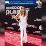 Heather McDonald Instagram - See you soon Scottsdale! Link in bio for tix! About last night, we went to a Movie premier #kingdomoftheplanetoftheapes dress @halston shoes @inez earrings @trinaturk #juicyscoop @dailymail