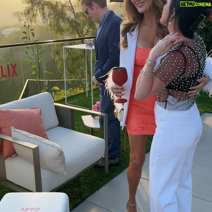 Heather McDonald - 3.2K Likes - Had the best time @netflix celebrating their #realitytv shows and stars! Swipe Rt for some of it! What a fabulous LA Night! #hollywood #comedy #juicyscoop #realestate #buyingbeverlyhills #sellingsunset #loveisblind #thecircle #squidgame #sellingoc @nickviall @themarybonnet @mskaylacardona @brandongraves_ #drama #tv #awards #nfl #games #thecircle @fatcarriebradshaw my dress and jacket is @aliceandolivia shoes @inez bag @tomford