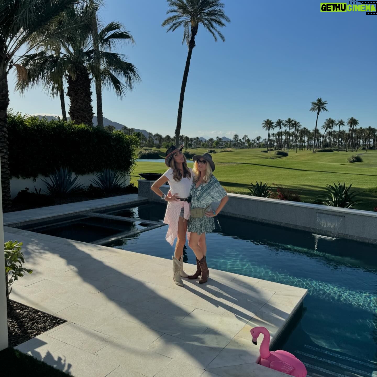 Heather McDonald Instagram - #stagecoach day 3 #sisters #morganwallen #postmalone #baileyzimmerman #cowboyboots #dancing #olderwomen #festival #laquinta #palmsprings #juicyscoop #comedy #heathermcdonald @goldstein.shannon
