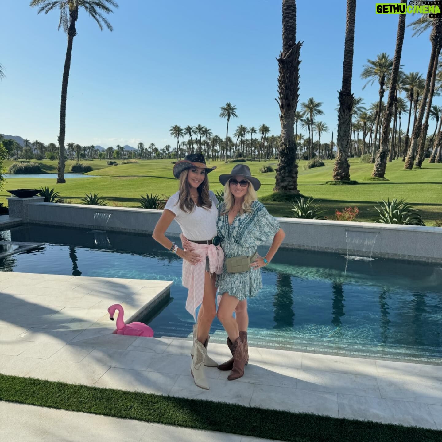 Heather McDonald Instagram - #stagecoach day 3 #sisters #morganwallen #postmalone #baileyzimmerman #cowboyboots #dancing #olderwomen #festival #laquinta #palmsprings #juicyscoop #comedy #heathermcdonald @goldstein.shannon