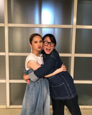 Heaven Hai Instagram - 就這麼變成 @rainie77 的粉絲了！

「Like a Star」演唱會，好看👍🏻

辛苦了！親愛的丞琳！
每個設計都有感動的細節！

然後，
孩子就「Eat a Star」了😅

一場演唱會，
每首都會跟著唱的經典歌曲，
曾經還跟拍了其中好幾首歌的MV現場，
燃起找回青春的動力💪🏻
看來，必須認真甩肉了！