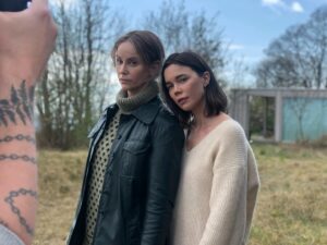 Hedda Stiernstedt Instagram - Fallen / Sanningen ! 25/12 @tv4 ♥️ @actress_sofia_helin_