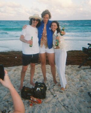 Hedda Stiernstedt Instagram - Börje The Journey Of a Legend *Mexico wrap! 

På en strand i Tulum wrappade vi detta guldprojekt. Här är några nuggets från min engångs. Några xx dracks, några dopp togs. Och så hann jag dyka med en krokodil och misslyckas med att kitesurfa. Saknar alla involverade. Snart får ni också se! Hola!