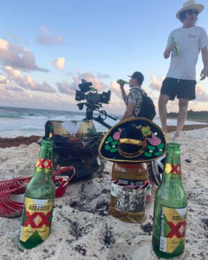 Hedda Stiernstedt Instagram - Börje The Journey Of a Legend *Mexico wrap! 

På en strand i Tulum wrappade vi detta guldprojekt. Här är några nuggets från min engångs. Några xx dracks, några dopp togs. Och så hann jag dyka med en krokodil och misslyckas med att kitesurfa. Saknar alla involverade. Snart får ni också se! Hola!