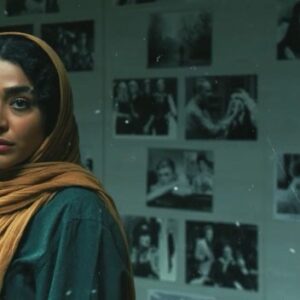 Hediyeh Azidhak Instagram - 🎬

نسخه نهایی «آزردگان» آماده نمایش شد 

با پایان مراحل فنی فیلم سینمایی «آزردگان» به کارگردانی، نویسندگی و تهیه‌کنندگی مهدی فرد قادری، از لوگو این فیلم سینمایی رونمایی شد.
.
به گزارش روابط عمومی فیلم؛ مراحل تصحیح رنگ و نور «آزردگان» توسط نیما دبیرزاده به اتمام رسید و سومین فیلم سینمایی فرد قادری در انتظار دریافت پروانه نمایش است. همچنین از لوگو این فیلم که توسط پرهام عرب طراحی شده است، رونمایی شد. ساخت موسیقی «آزردگان» را بهزاد عبدی و صداگذاری توسط علیرضا علویان انجام شده است، همچنین رامین نجفی تدوین این فیلم سینمایی را به عهده داشته‌ است. 
.
لیلا زارع، محمد امین، رضا بهبودی، فرخ نعمتی، رویا جاویدنیا، هدیه آزیدهاک و با حضور محمدرضا داوودنژاد، عطا ثروتی و مریم بوبانی به همراه برخی از چهره‌های تئاتر از بازیگران «آزردگان» هستنند. 
.
در خلاصه داستان «آزردگان» آمده است: فیلم ما تا حالا چه کمکی به زندگی مردم کرده!؟
.
#آزردگان
@mehdifardghaderi
@azordeganmovie
@hediyehazid