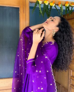 Heena Parmar Instagram - Saal Mubarak 🙏