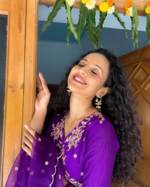 Heena Parmar Instagram - Saal Mubarak 🙏