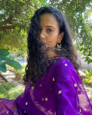 Heena Parmar Instagram - Mera Ghar 🩷

#heenaparmar #ghar #surendranagar #gujrat #gujrati #kathiyawadi #kathiyawad #bagicha #garden #flower #home