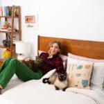 Heidi Gardner Instagram - Thank you @girlsandtheircats for highlighting my sweet kitties. If you love cats as much as me check out the page. It’s super sweet to see so many amazing women and their loved ones. And you can read all their stories on the blog. @briannewills is a really amazing photographer too who captures lots of warm moments. I really appreciate you, BriAnne. Link to the story is in my bio. It’s basically a love story to cats.