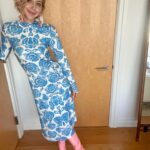 Heidi Gardner Instagram - I’m on the @thedrewbarrymoreshow today with the ultimate dream angel @drewbarrymore 💕🎀💕🎀💕🎀 Thank you to: Style: @shea.daspin Makeup: @cygmakeup Hair: @matthewmonzon Dress: @dauphinette.nyc Bubblegum Boots: @brothervellies Earrings: @morganfhill