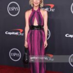 Heidi Gardner Instagram - ESPYS 2022 /// styled by @shea.daspin dress @moschino makeup @jennakristina hair @josephmaine @jenmeyerjewelry @gabrielandco two Super Bowl champs 💕💕 @killatrav @aarondonald99 power date @kerip4eva