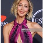 Heidi Gardner Instagram - ESPYS 2022 /// styled by @shea.daspin dress @moschino makeup @jennakristina hair @josephmaine @jenmeyerjewelry @gabrielandco two Super Bowl champs 💕💕 @killatrav @aarondonald99 power date @kerip4eva