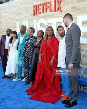 Heidi Gardner Instagram - LOVE & BASKETBALL / / FRIENDS & FASHION 
HUSTLE premiere 🏀
styled @shea.daspin 
makeup @jennakristina 
hair @kattthompson 
zebra suit @marcobologna 
basketball bag @andrea_bergart_shop 
heels @katmaconie 
starfish earrings @rowenroseofficial 
and the best friends @gregworswick @shea.daspin for being there ❤️❤️❤️