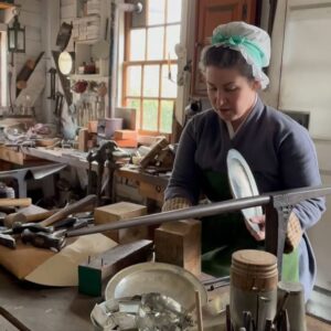 Helen Hong Instagram - Weekend photo dump Pt 1: @waitwaitnpr standup tour in #Charlottesville & #roadtrip to #norfolkva which included @crackerbarrel   @colonialwmsburg w @alzoslade & Queen Tour Manager Shayna. #waitwaitdonttellme #standuptour #dreamjob