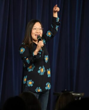 Helen Hong Instagram - I worked all weekend but it wasn’t too bad. #dreamjob #standup #comedy @comedyandmagicclub @jaylenosgarage @kevinnealon 📸: @mslynstagram